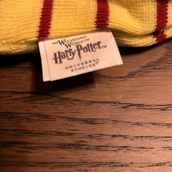NWOT Harry Potter Griffindor Beanie Hat. - Picture 3 of 4